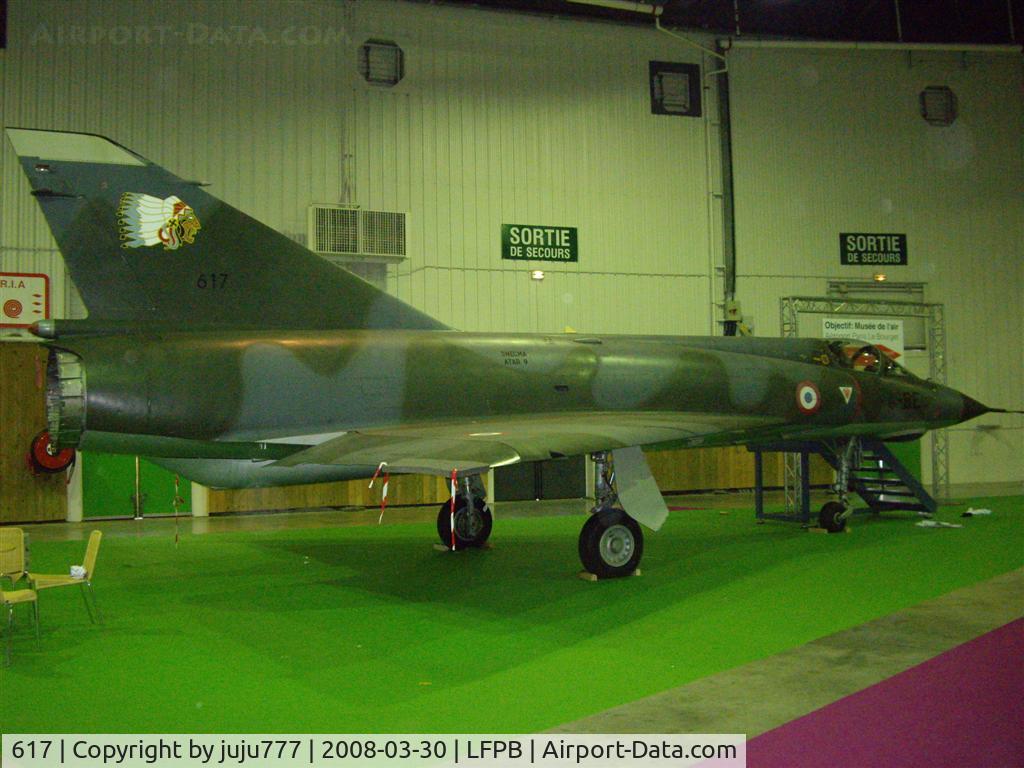 617, Dassault Mirage IIIE C/N 617, on display at Le Bourget Muséum