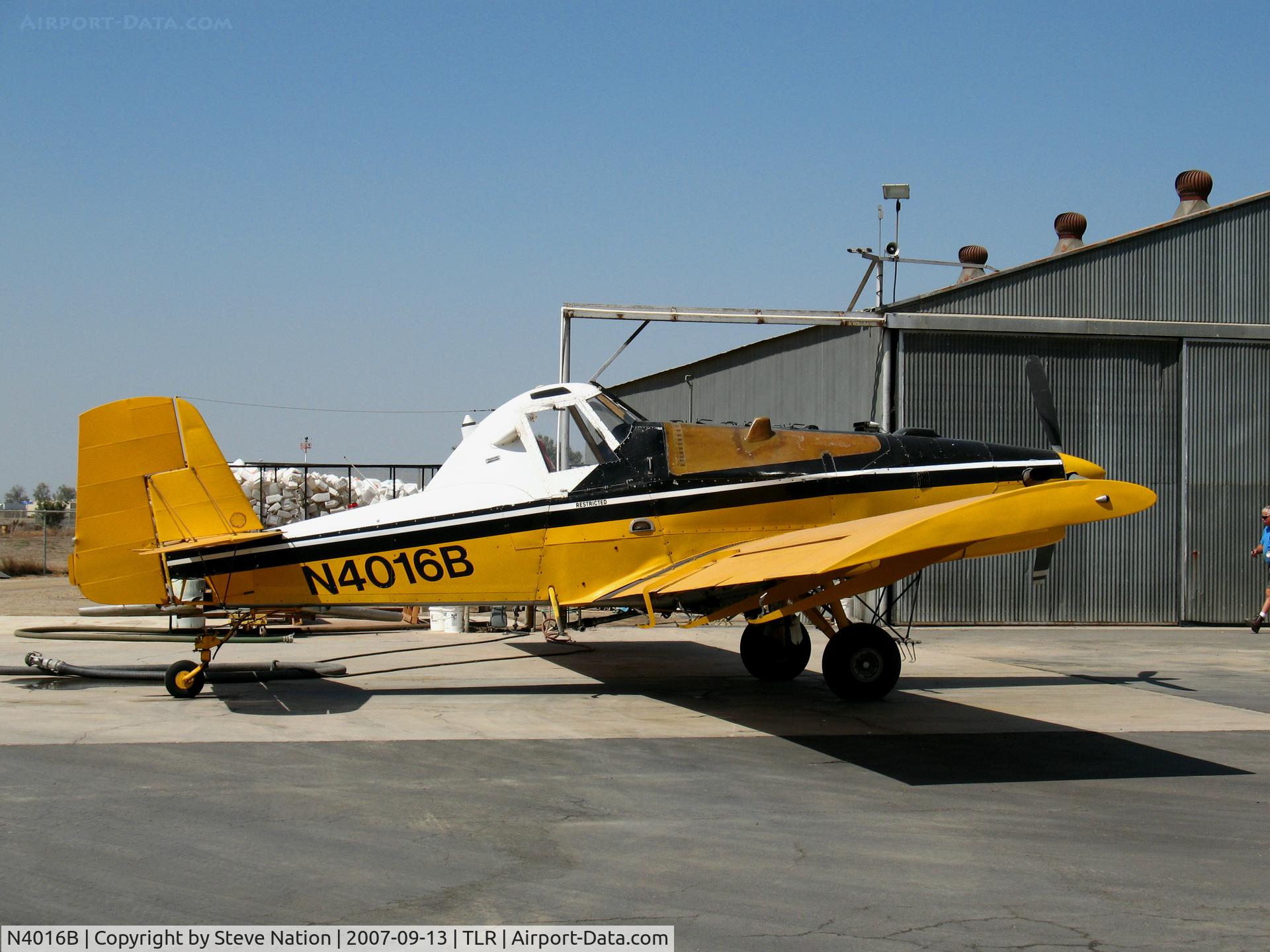 N4016B, 1979 Ayres S2R-T34 Thrush C/N 6043, 1979 Ayres Corporation S2R-T34 rigged as sprayer @ Tulare, CA