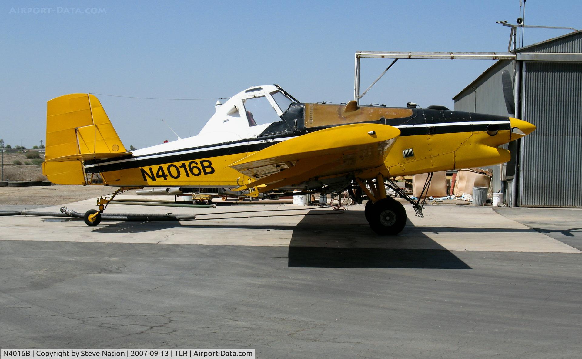N4016B, 1979 Ayres S2R-T34 Thrush C/N 6043, 1979 Ayres Corporation S2R-T34 rigged as sprayer @ Tulare, CA