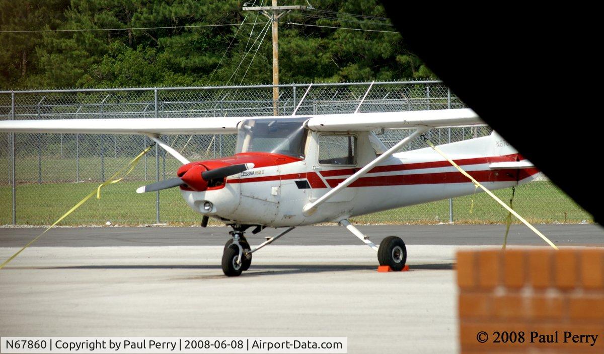 N67860, 1978 Cessna 152 C/N 15282064, Quiet at the college on the weekend
