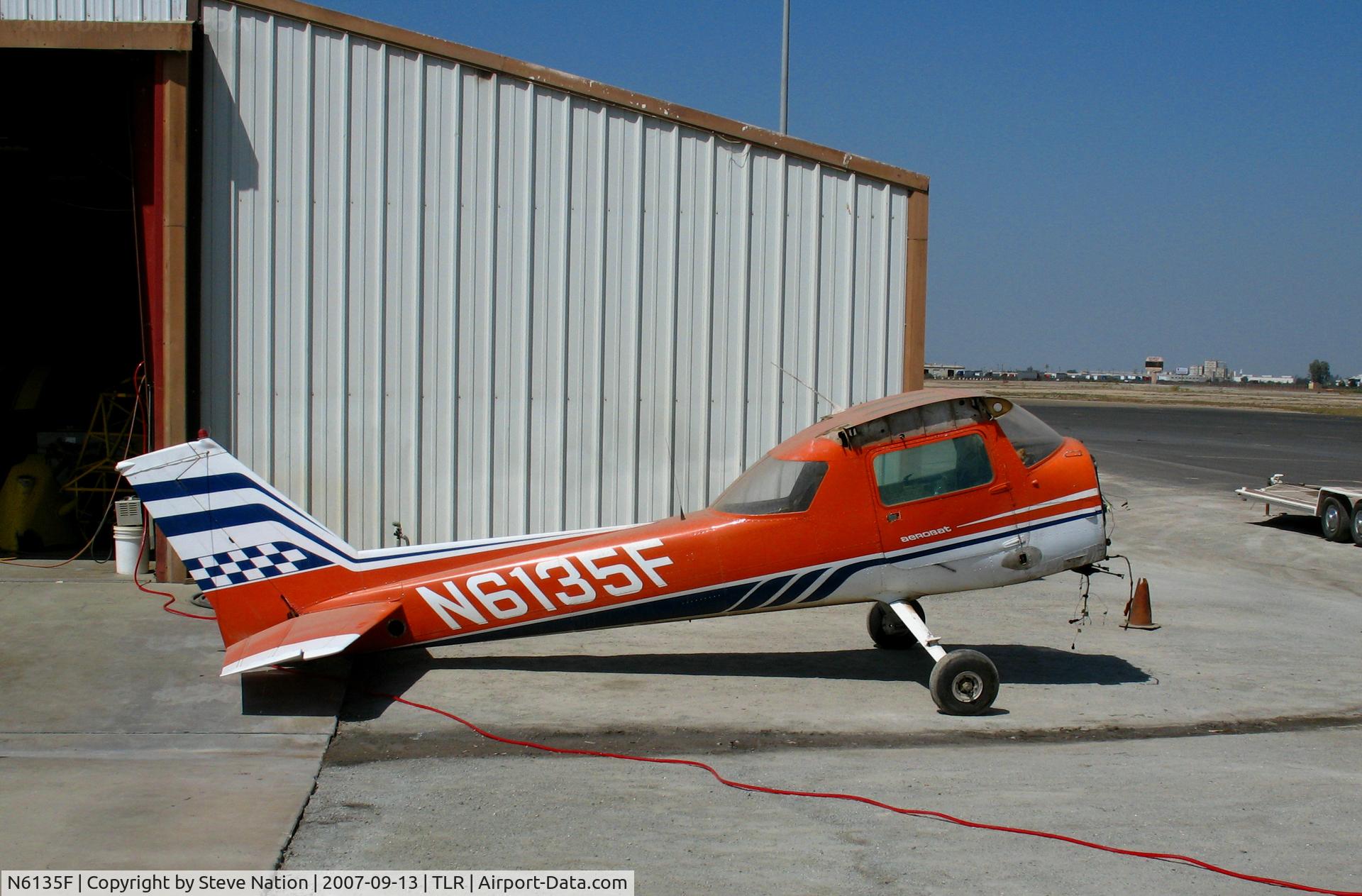 N6135F, 1973 Cessna A150L Aerobat C/N A1500423, 1973 Cessna A150L semi-serelict @ Tulare, CA
