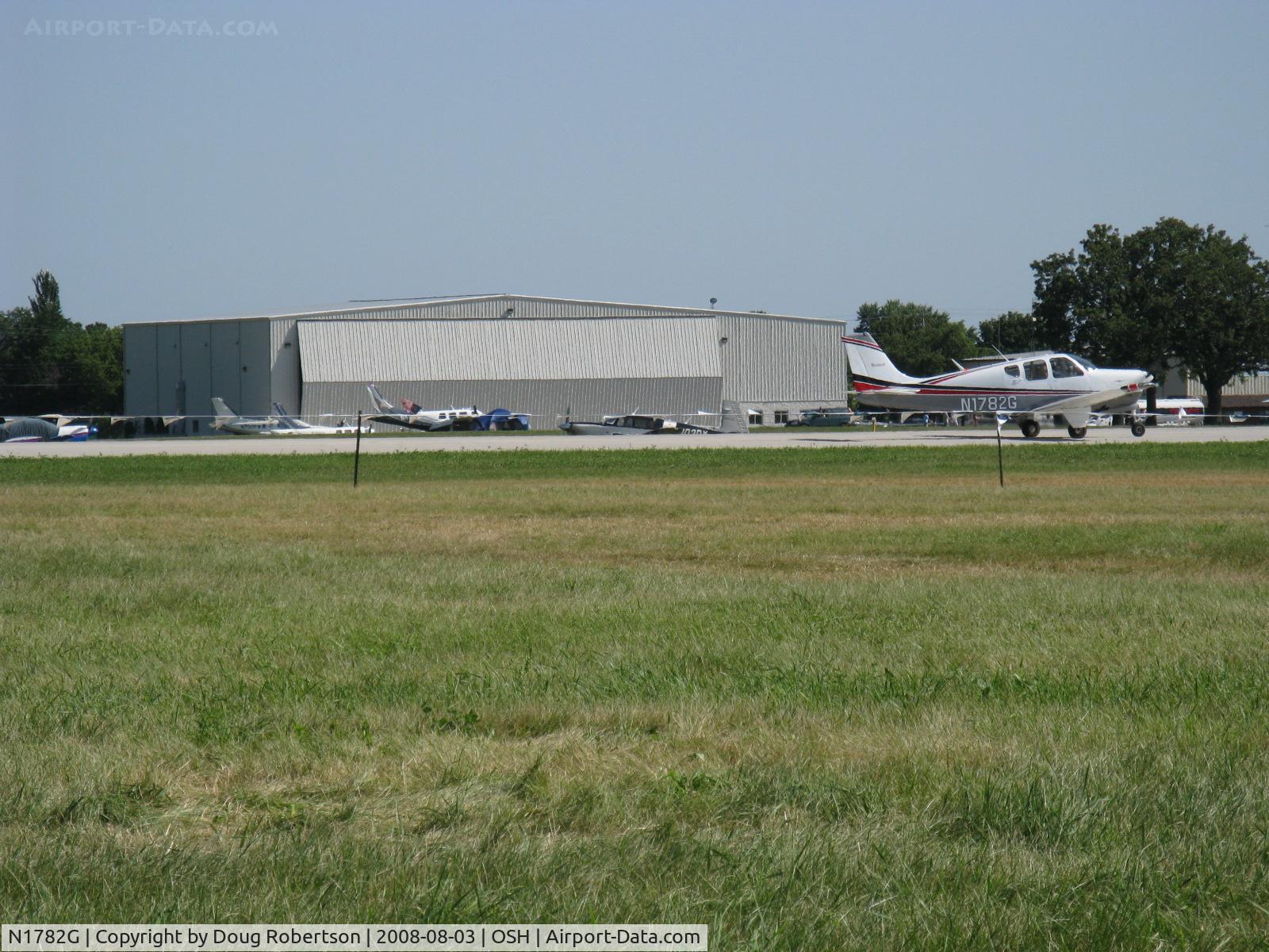 N1782G, 1962 Beech 35-B33 Debonair C/N CD-510, 1962 Beech 35-B33 DEBONAIR, Continental IO-470-K 225 Hp, takeoff roll Rwy 09