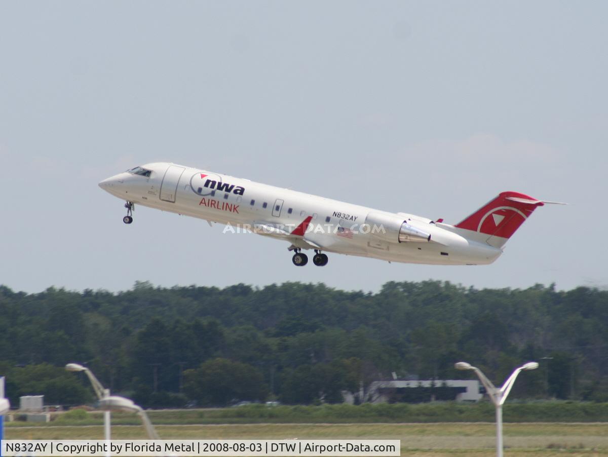 N832AY, 2005 Bombardier CRJ-200ER (CL-600-2B19) C/N 8032, Pinnacle CRJ-440