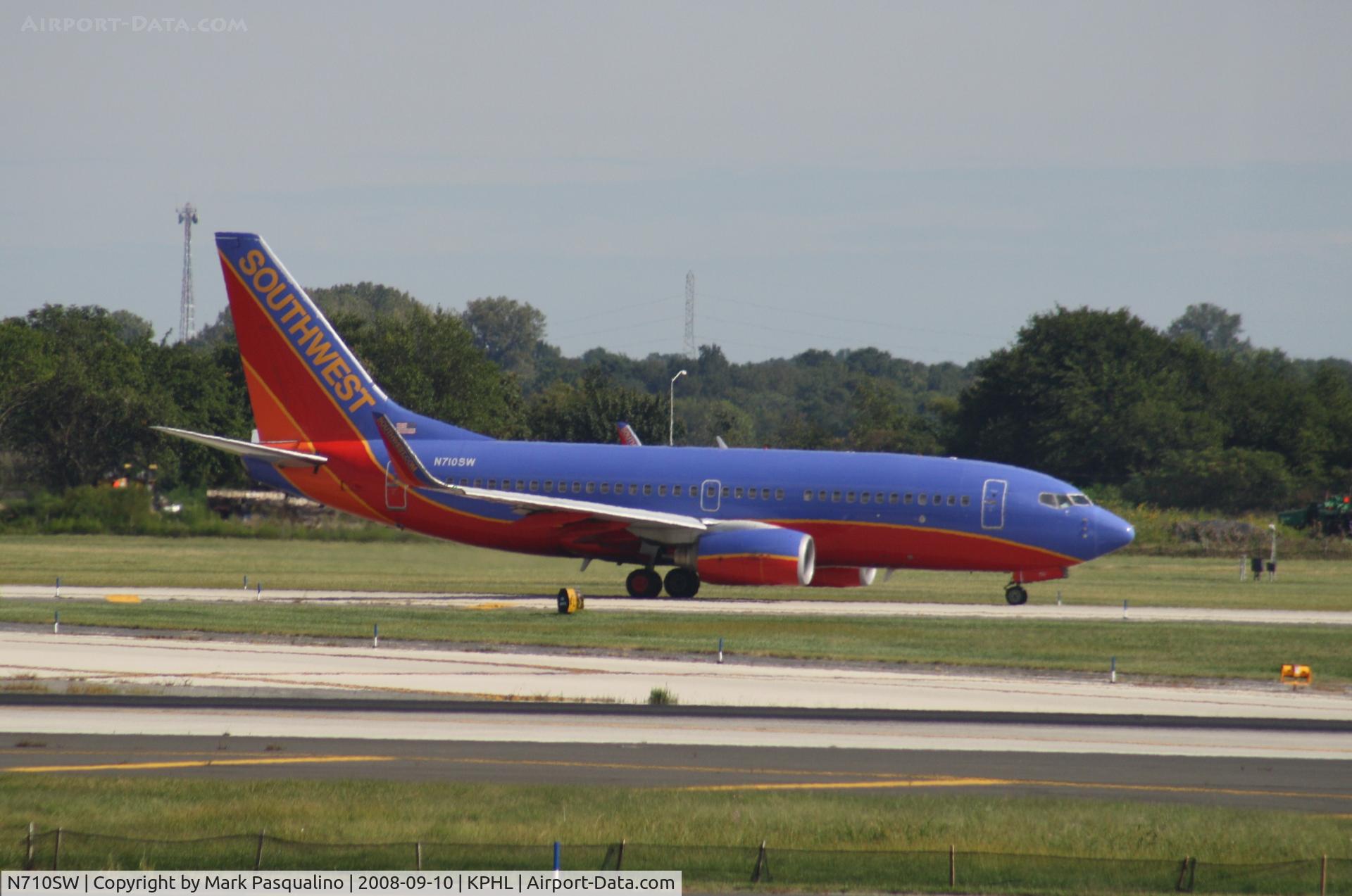 N710SW, 1998 Boeing 737-7H4 C/N 27844, Boeing 737-700