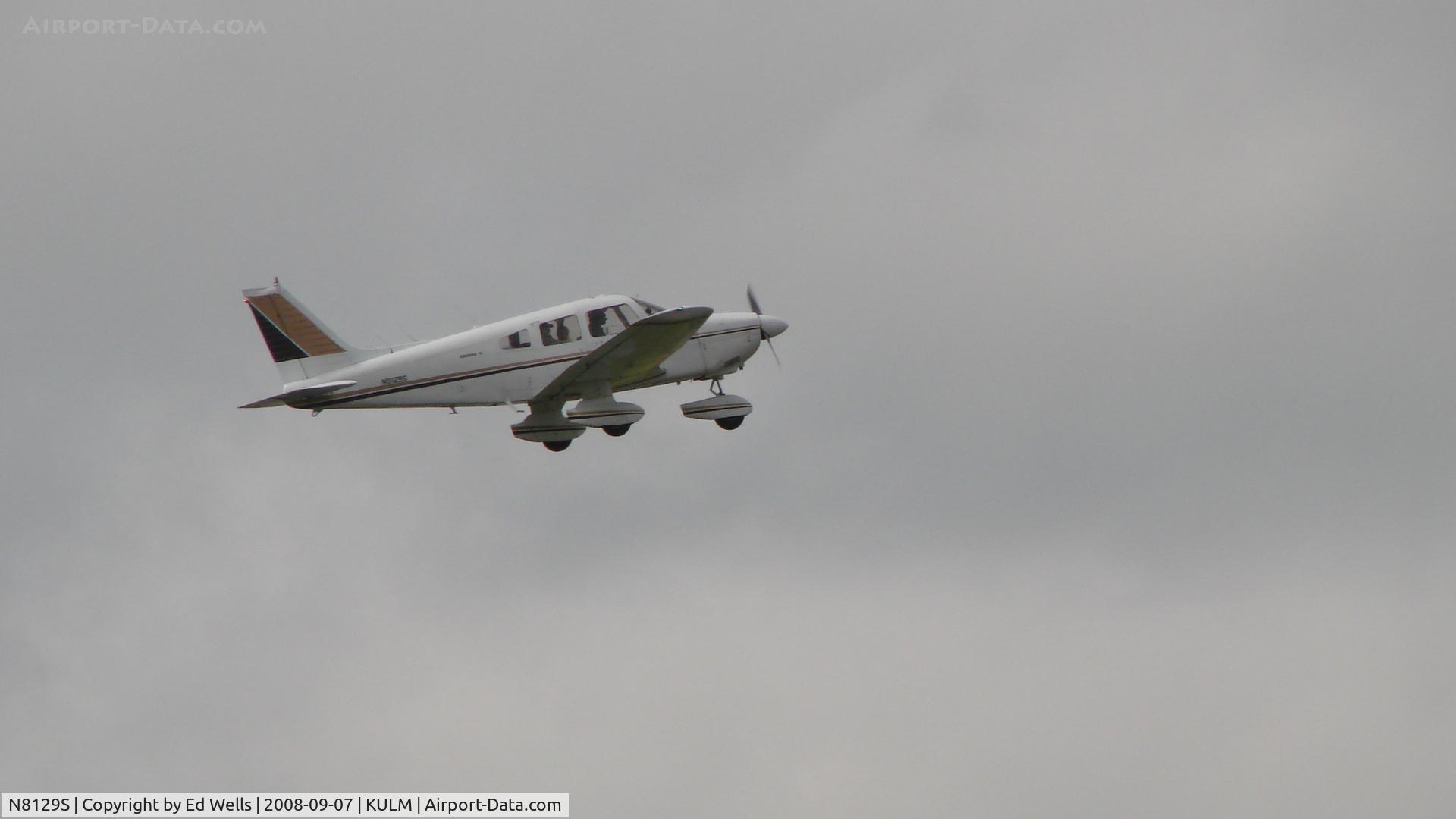 N8129S, 1979 Piper PA-28-181 C/N 28-8090160, Take off from ULM