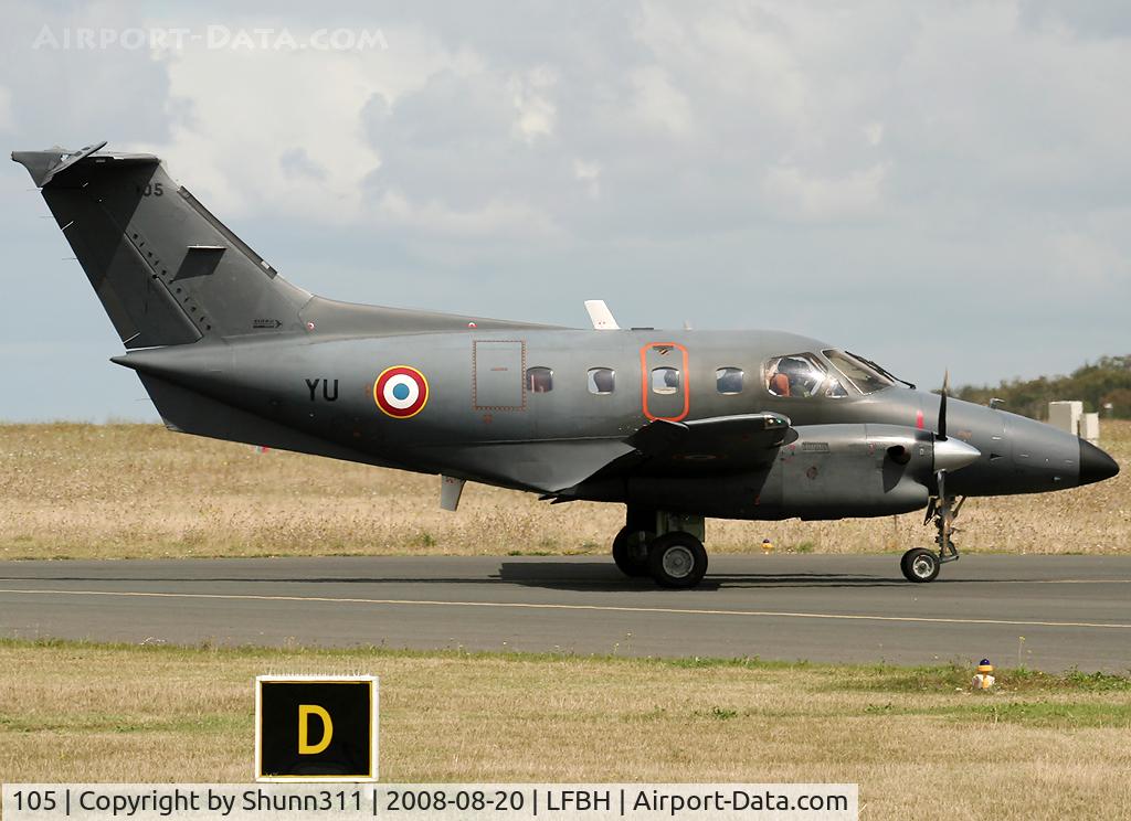 105, Embraer EMB-121AA Xingu C/N 121105, Arriving from flight and made a small here...