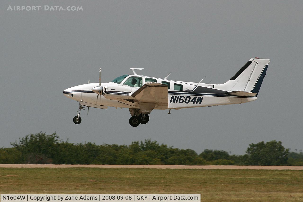 N1604W, 1972 Beech 58 Baron C/N TH-242, At Arlington Municipal