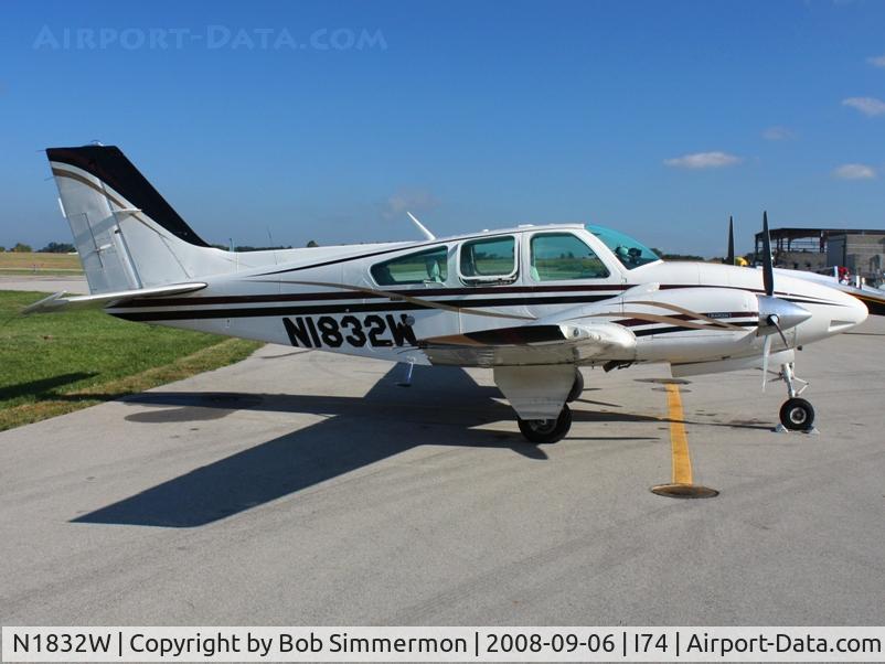 N1832W, 1972 Beech E-55 Baron C/N TE-882, MERFI Fly-in - Urbana, Ohio
