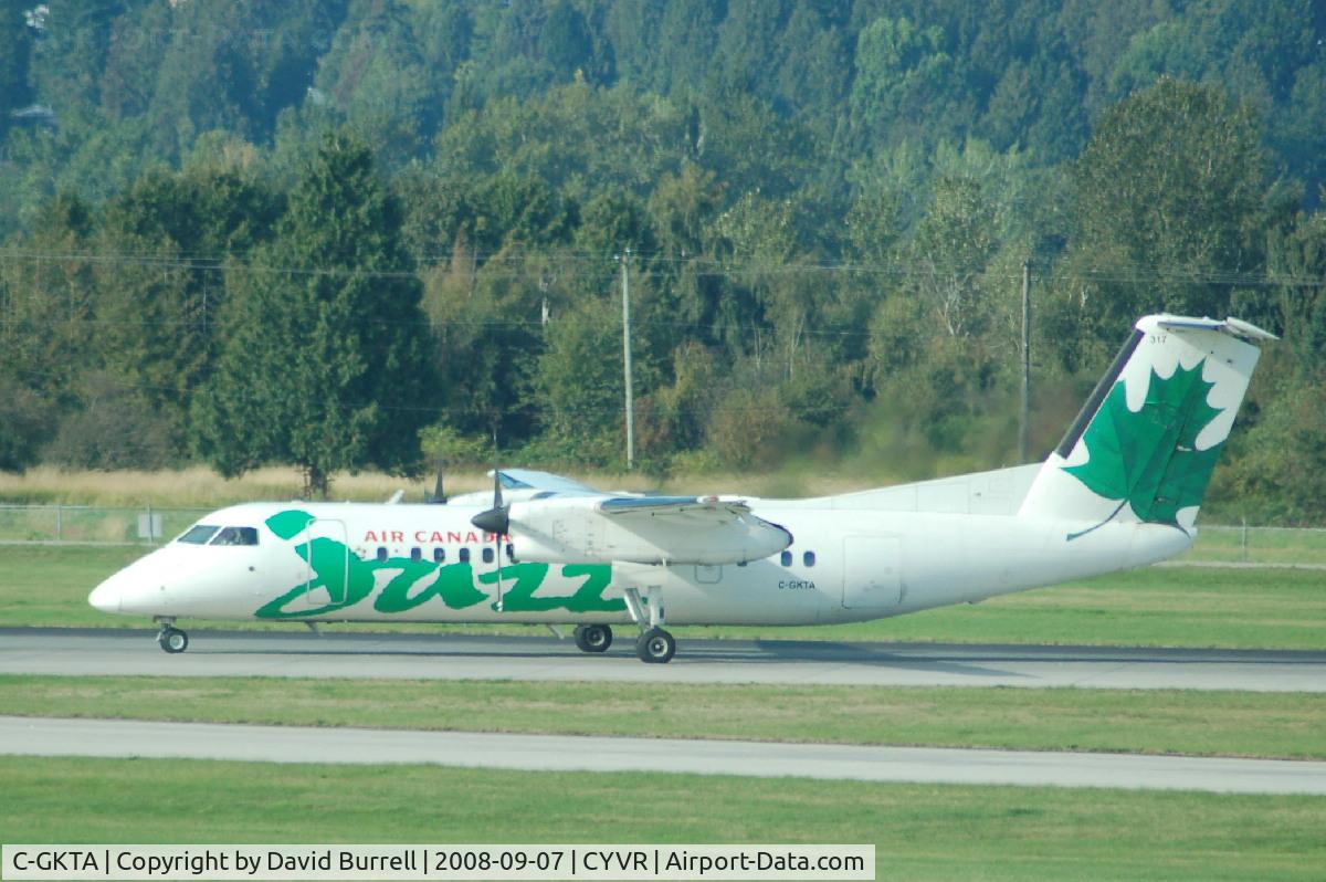 C-GKTA, 1989 De Havilland Canada DHC-8-301 Dash 8 C/N 124, Air Canada Jazz - Landing