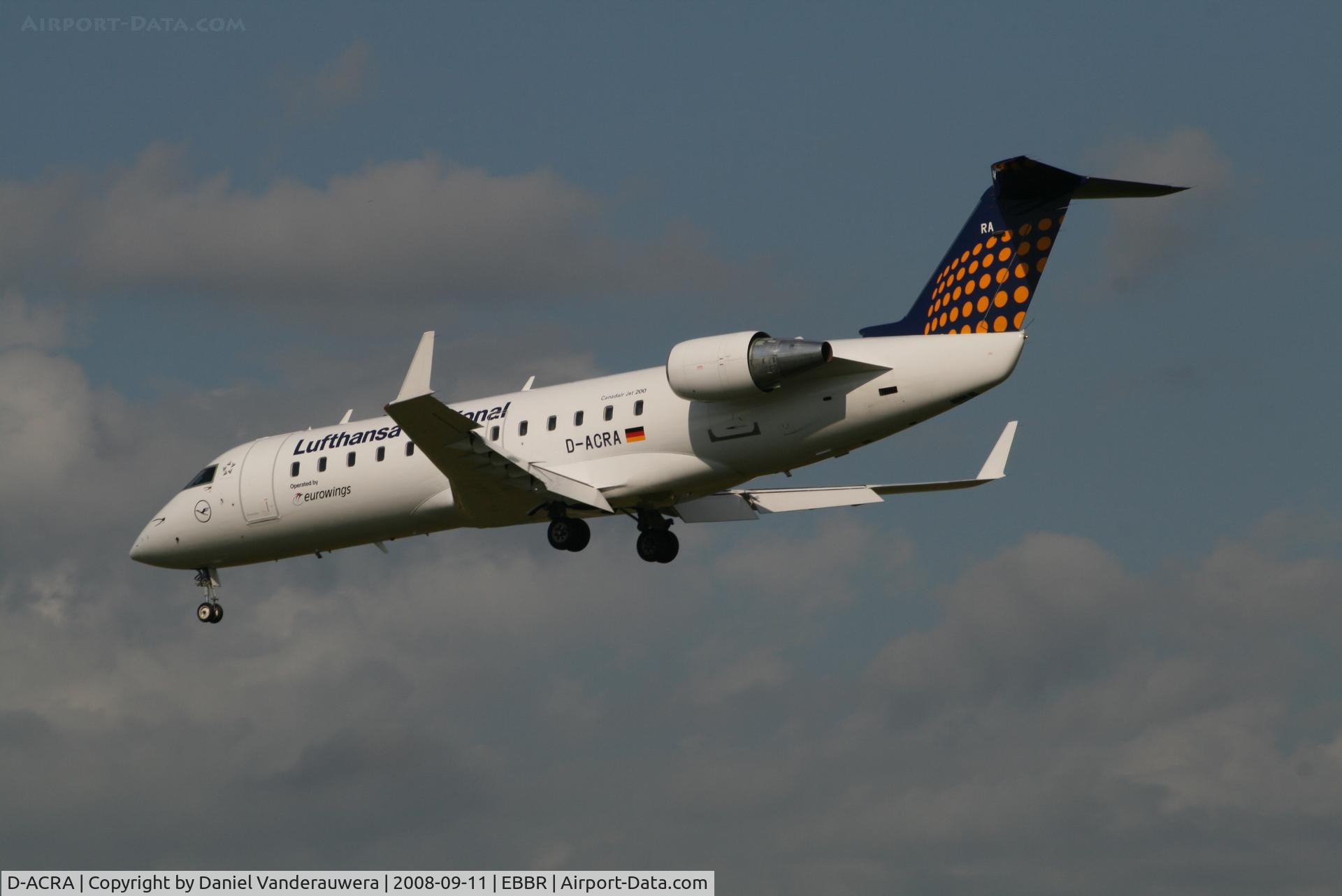D-ACRA, Canadair CRJ-200ER (CL-600-2B19) C/N 7567, flight LH4642 is descending to rwy 25L