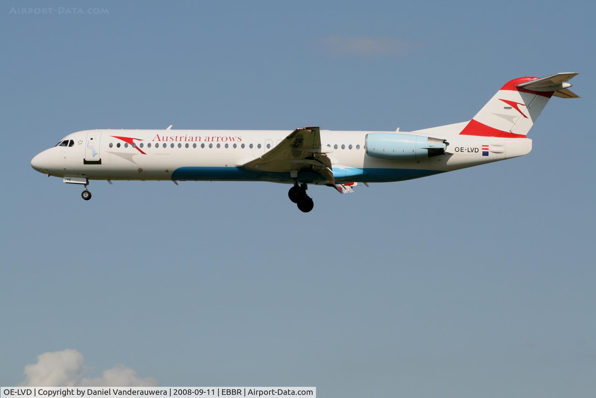 OE-LVD, 1994 Fokker 100 (F-28-0100) C/N 11515, flight OS367 is descending to rwy 25L
