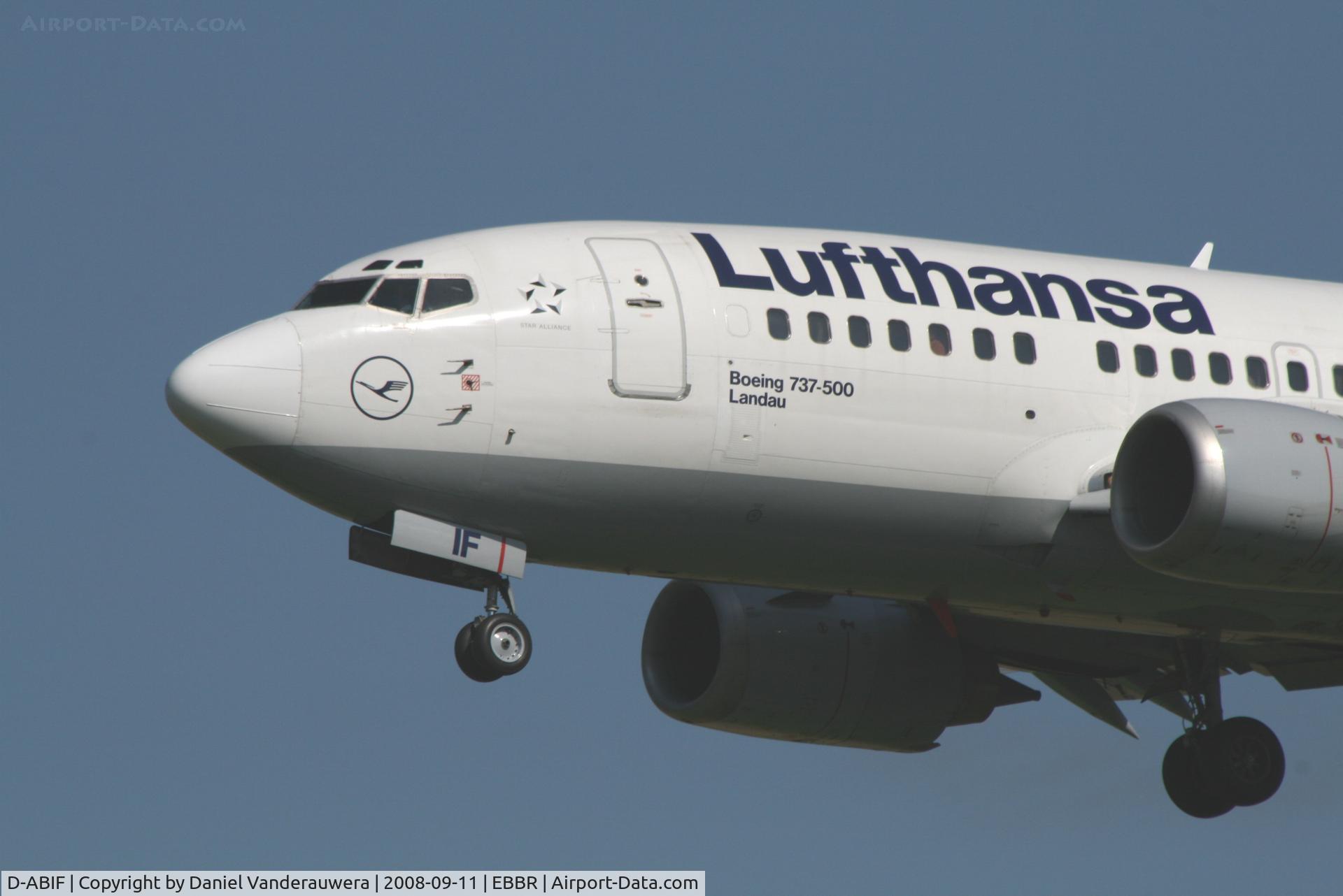 D-ABIF, 1991 Boeing 737-530 C/N 24820, flight LH4604 is descending to rwy 25L