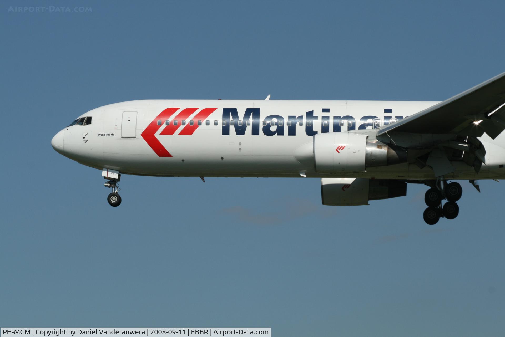 PH-MCM, 1992 Boeing 767-31A/ER C/N 26470, flight MP905 is descending to rwy 25L