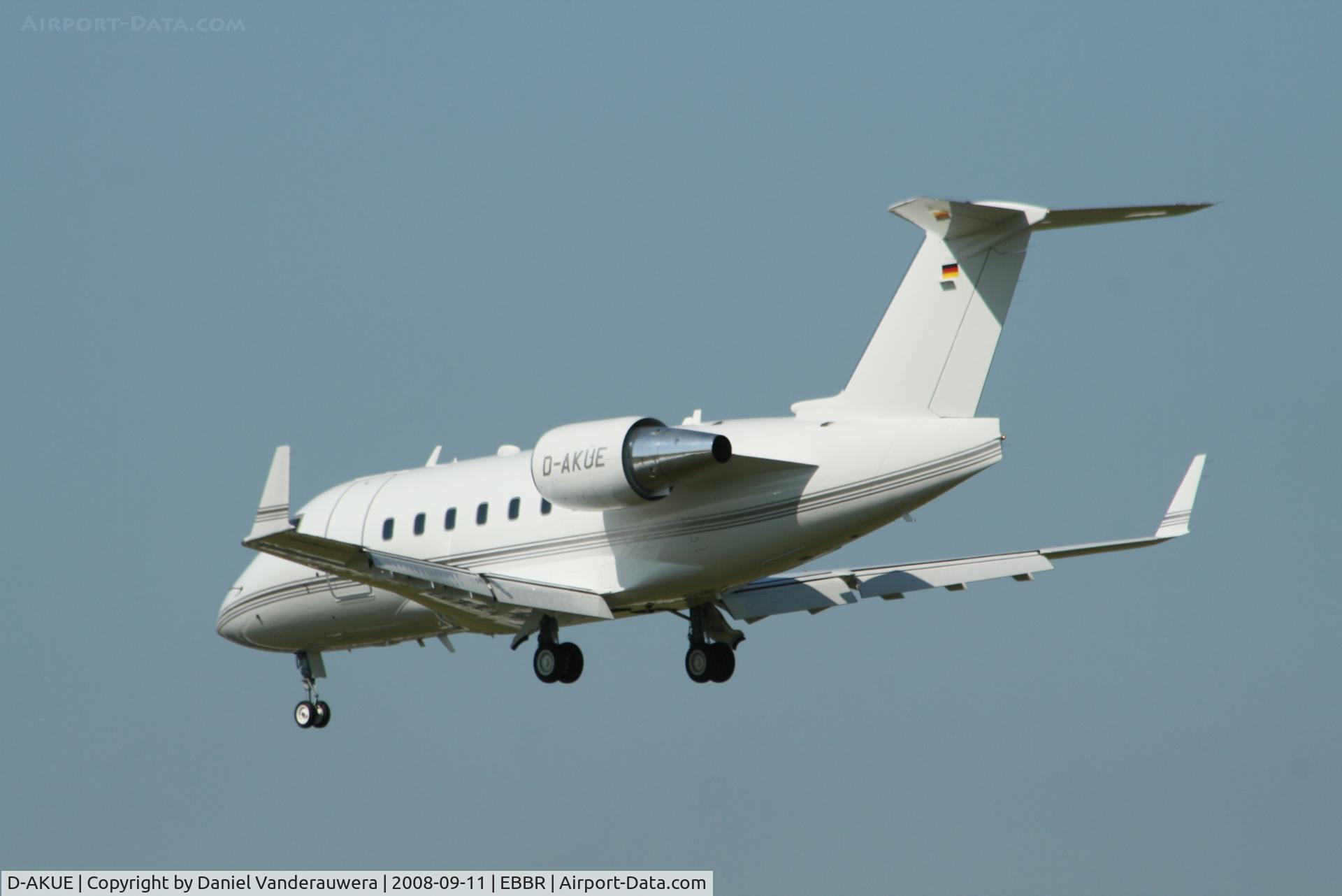 D-AKUE, 1995 Canadair Challenger 601-3R (CL-600-2B16) C/N 5173, descending to rwy 25L