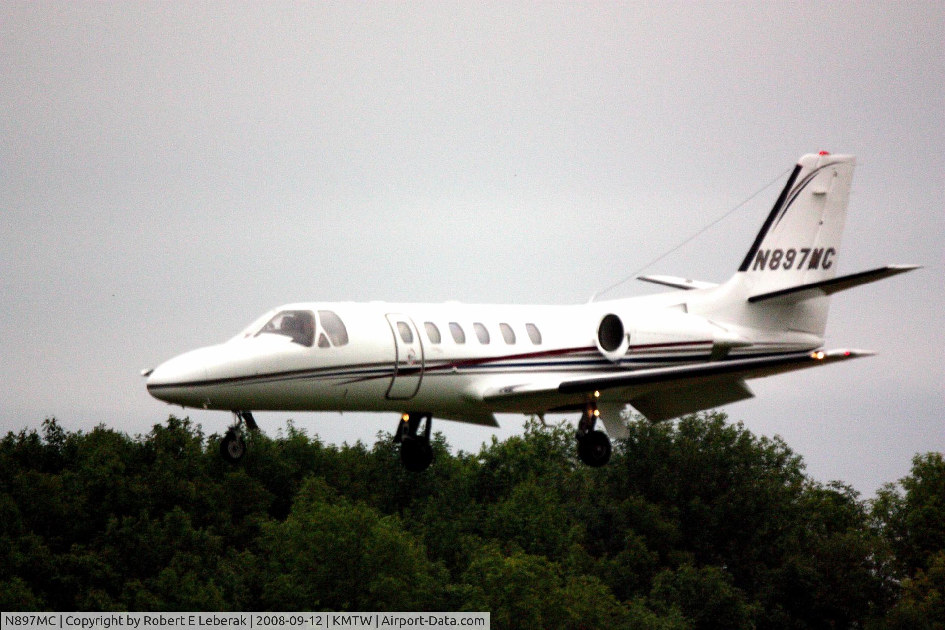 N897MC, 2000 Cessna 550 C/N 550-0914, Landing at KMTW Manitowoc, WI 9/12/08
