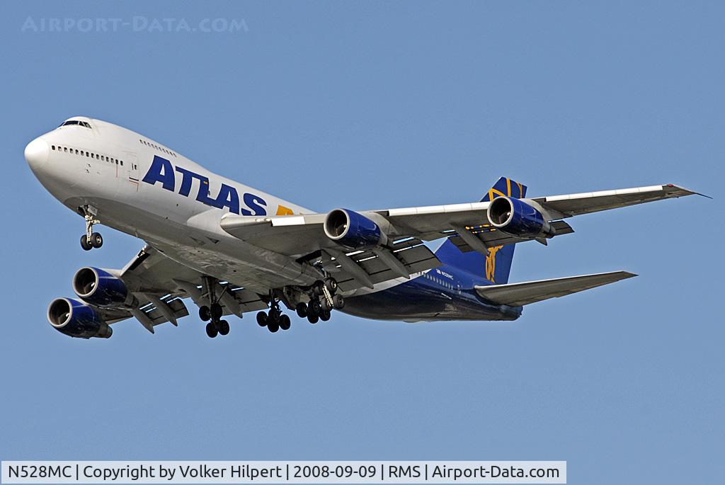 N528MC, 1984 Boeing 747-2D7B C/N 22472, on final at RMS