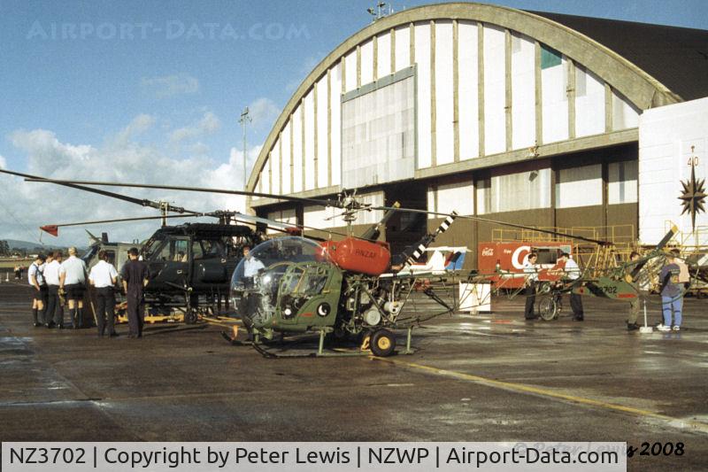 NZ3702, 1965 Bell 47G-3B-1 Sioux C/N 6515, RNZAF - 1994