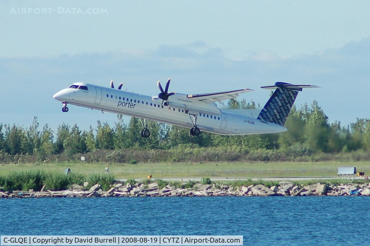 C-GLQE, 2006 De Havilland Canada DHC-8-402Q Dash 8 C/N 4140, Porter Airlines - Taking Off