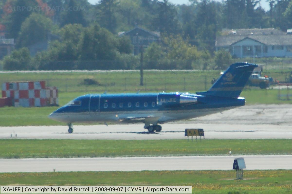 XA-JFE, 2002 Bombardier Challenger 604 (CL-600-2B16) C/N 5525, Bombardier Inc Challenger 604 - Taxiing
