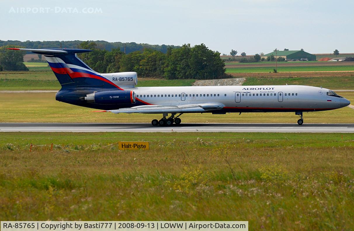 RA-85765, 1990 Tupolev Tu-154M C/N 90A765, Aeroflot with Tu154 in Vienna