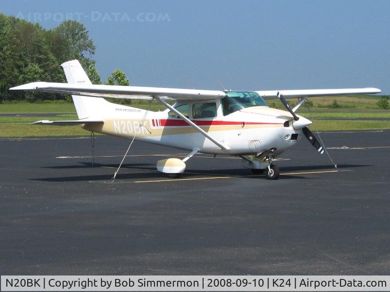 N20BK, 1978 Cessna 182Q Skylane C/N 18266347, On the ramp at Jamestown, Kentucky