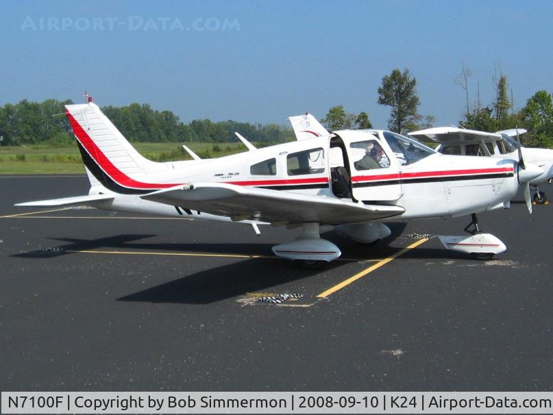 N7100F, 1976 Piper PA-28-151 C/N 28-7715196, On the ramp at Jamestown, Kentucky