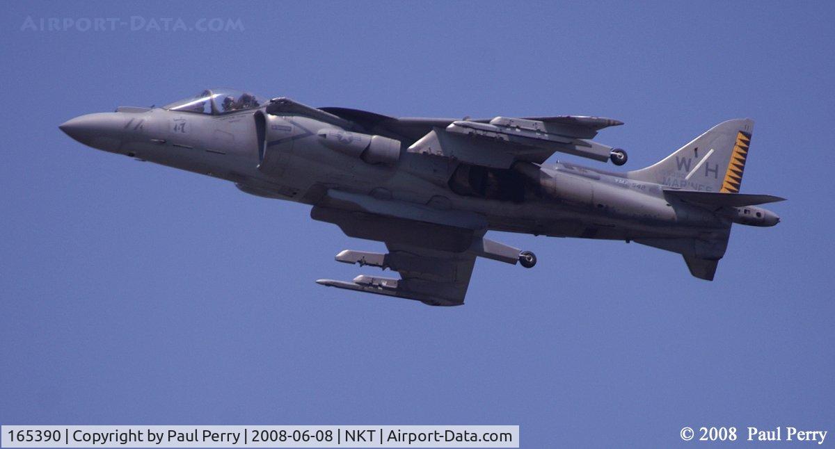 165390, Boeing AV-8B+(R)-26-MC Harrier II Plus C/N B285, Cruising through the pattern, ready to recover after the MAGTF demo