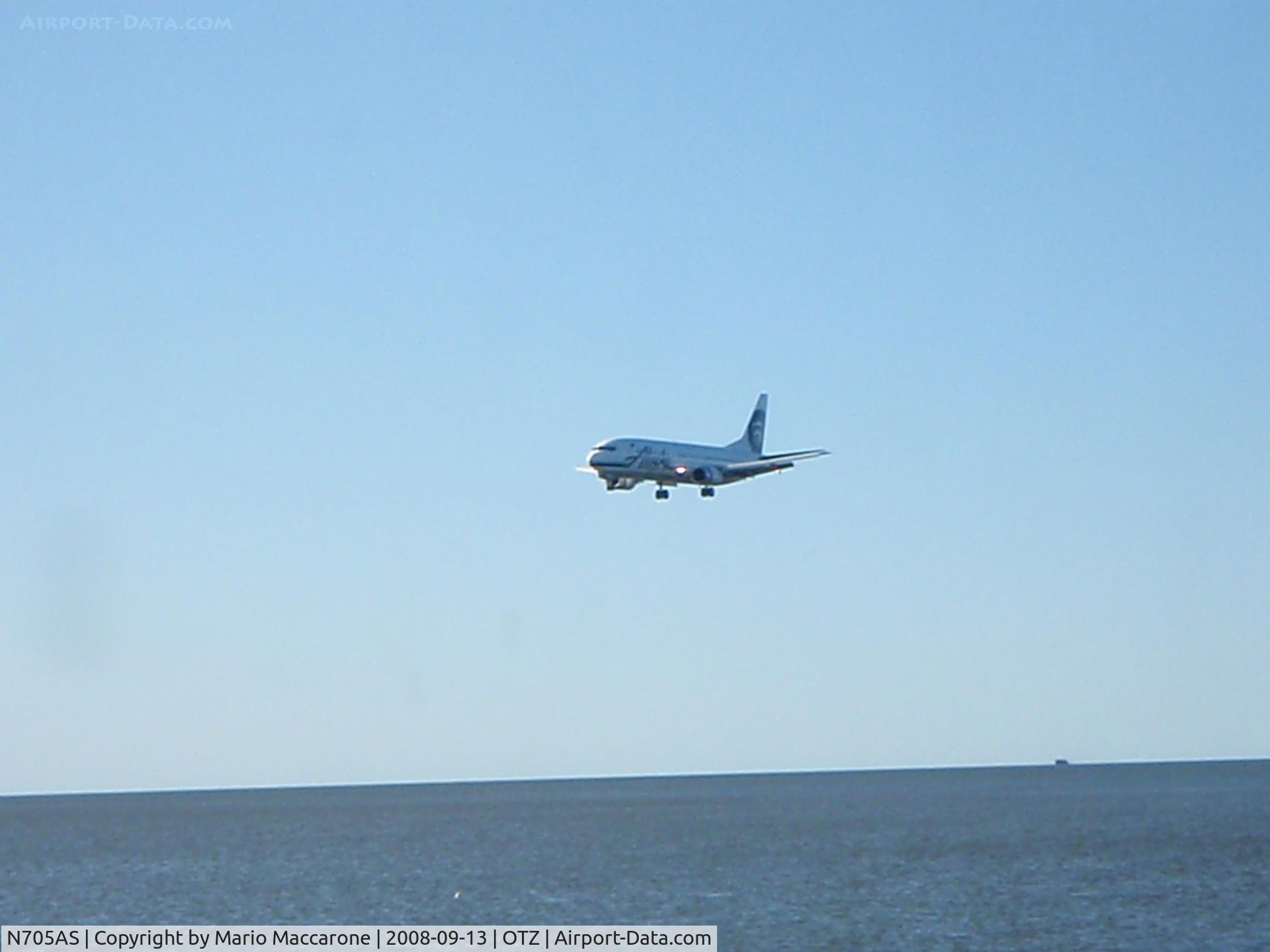 N705AS, 1998 Boeing 737-490 C/N 29318, On approach Runway 9 Kotzebue Alaska