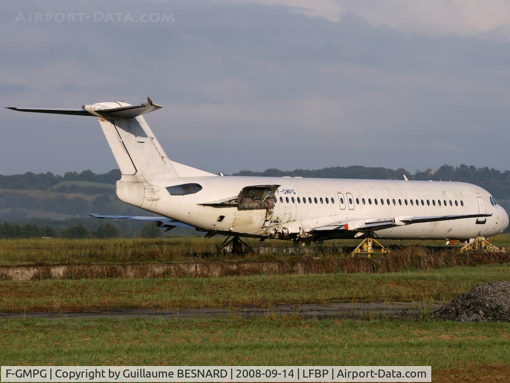 F-GMPG, 1991 Fokker 100 (F-28-0100) C/N 11362, Now rottening, note the bird waiting on the tail.