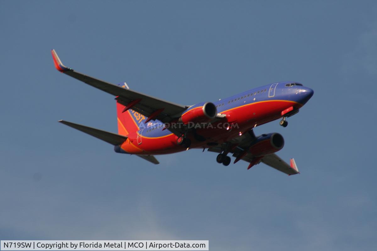 N719SW, 1998 Boeing 737-7H4 C/N 27853, Southwest 737-700