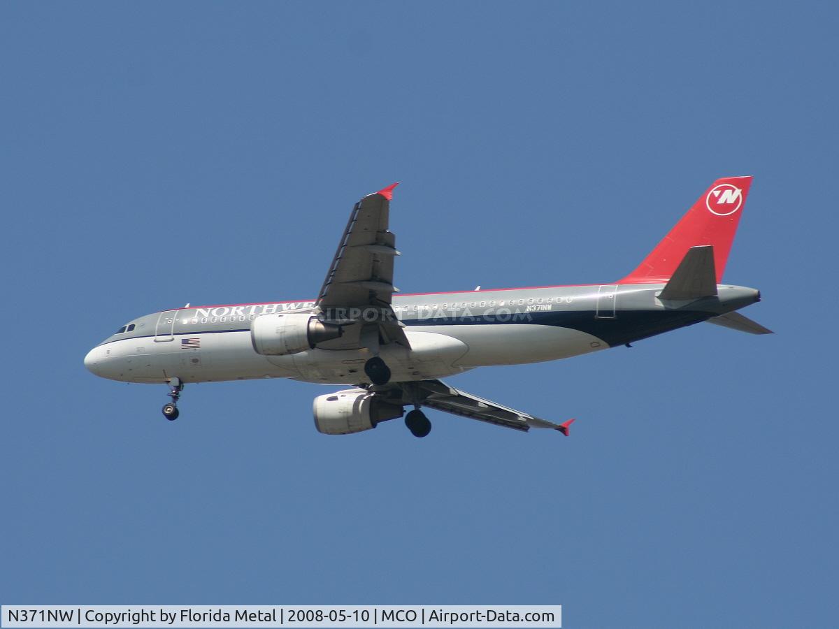 N371NW, 2001 Airbus A320-212 C/N 1535, Northwest A320