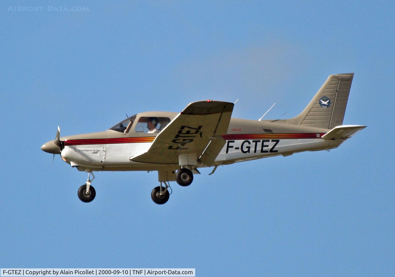 F-GTEZ, Piper PA-28-181 Archer C/N 28-90165, landing