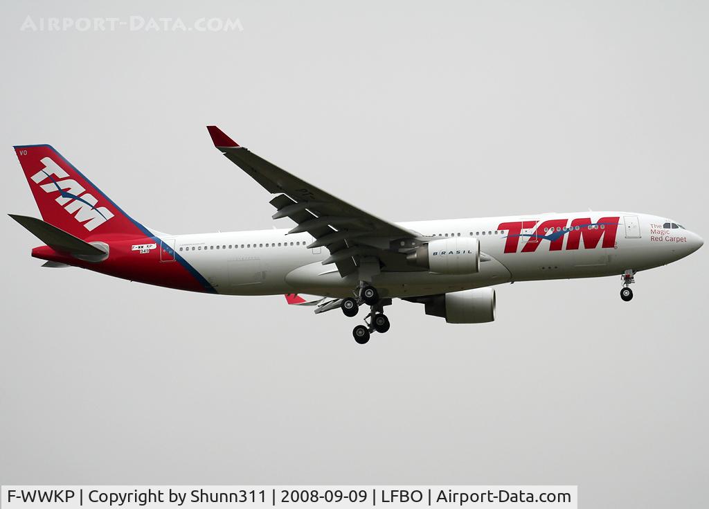 F-WWKP, 2008 Airbus A330-223 C/N 0949, C/n 949 - Now with big titles as the new c/s