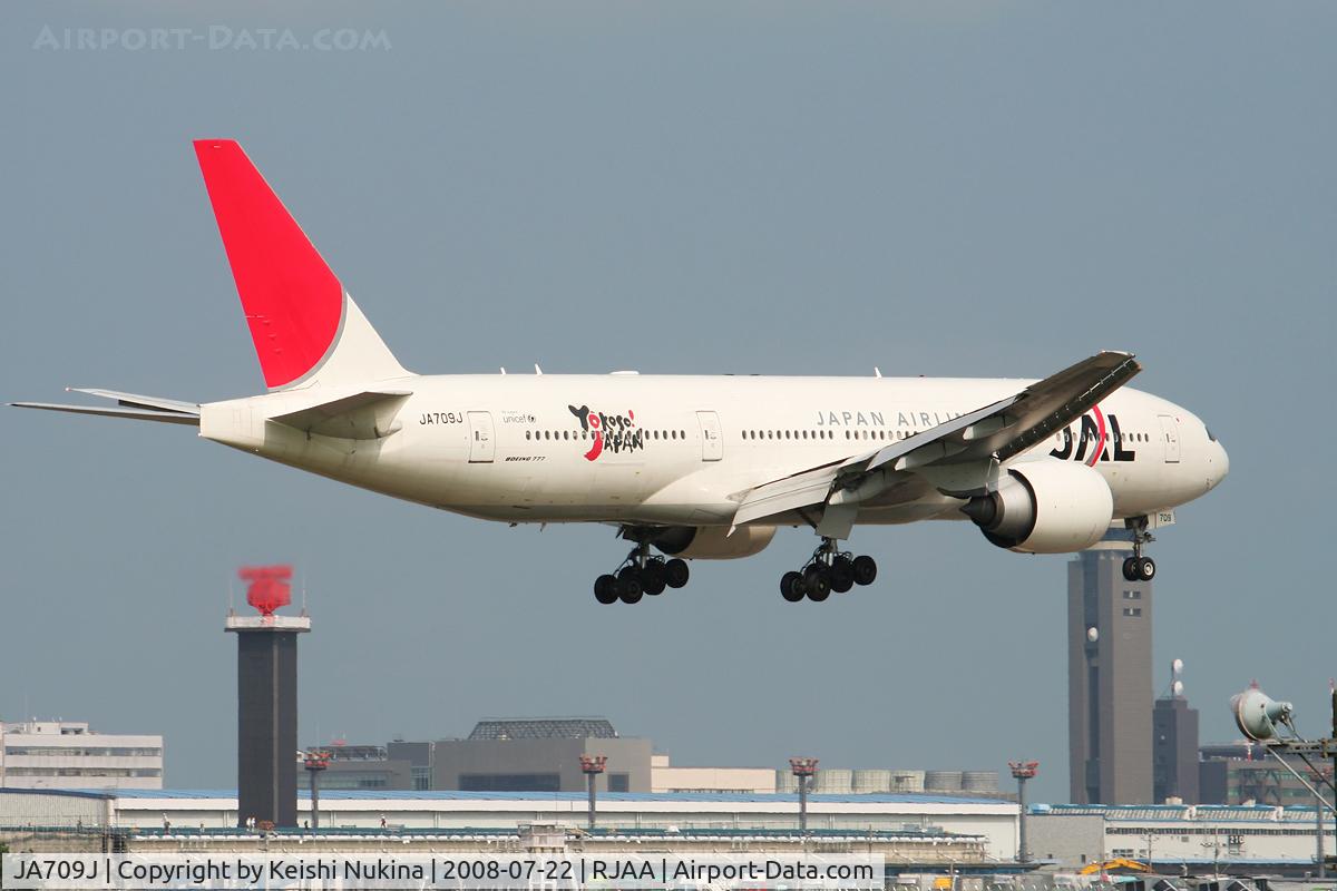 JA709J, 2004 Boeing 777-246/ER C/N 32896,  