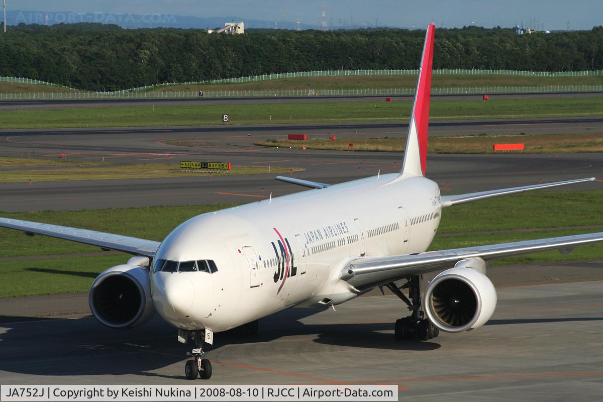 JA752J, 2003 Boeing 777-346 C/N 27655,  