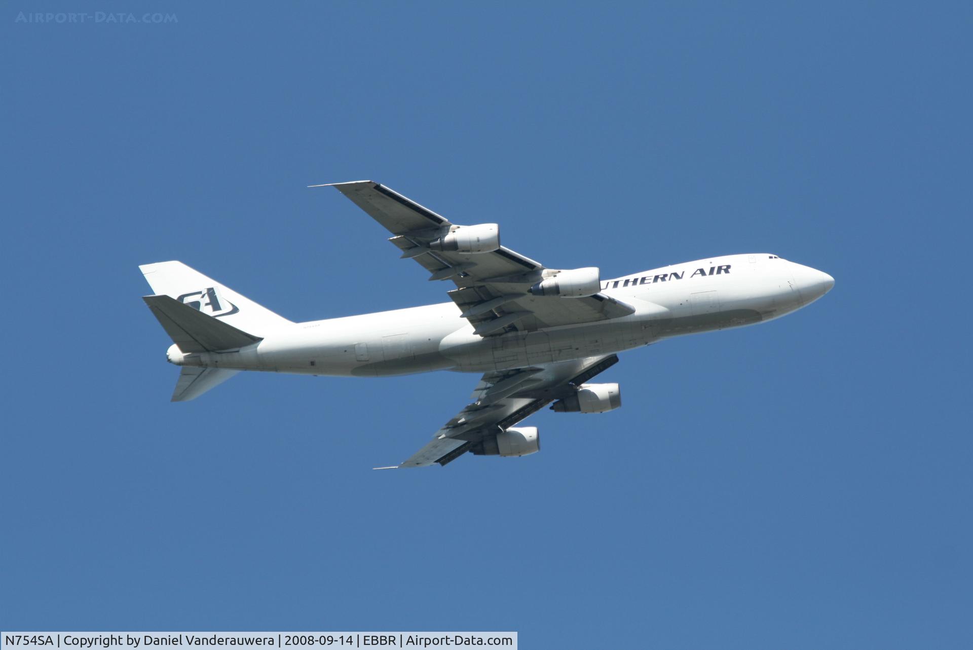 N754SA, 1978 Boeing 747-228F/SCD C/N 21576, on approach to rwy 07L