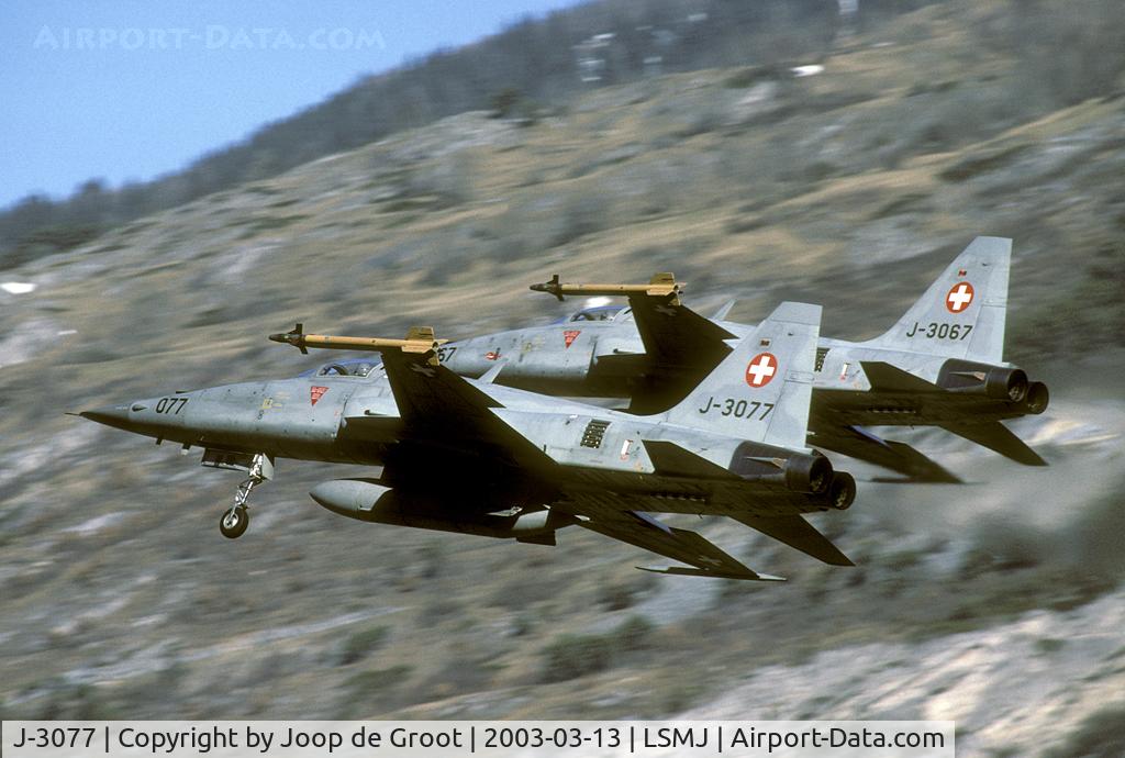 J-3077, Northrop F-5E Tiger II C/N L.1077, Directly after take off these Tigers make a right turn out of the Rhone valley.