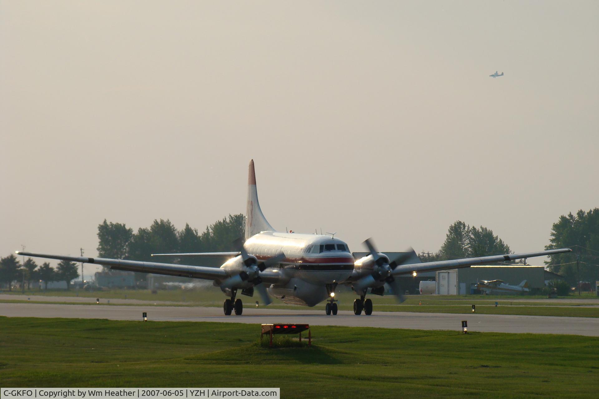 C-GKFO, 1953 Convair CV-580 C/N 78, landing