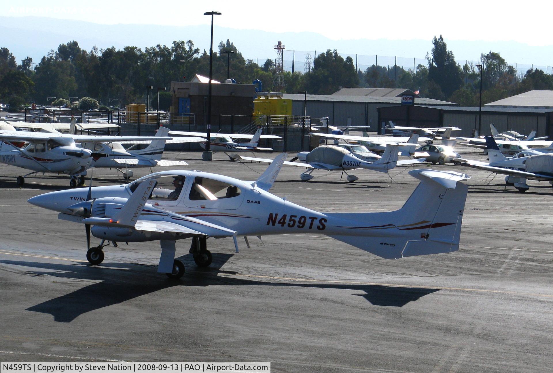 N459TS, 2007 Diamond DA-42 Twin Star C/N 42.AC059, Sun glint on 2007 Diamond Aircraft Ind Inc DA 42 taxying @ Palo Alto, CA