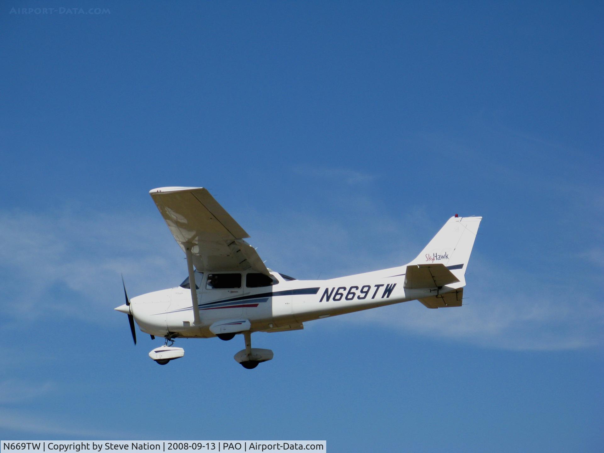 N669TW, 2002 Cessna 172S C/N 172S9066, 2002 Cessna 172S landing @ Palo Alto, CA