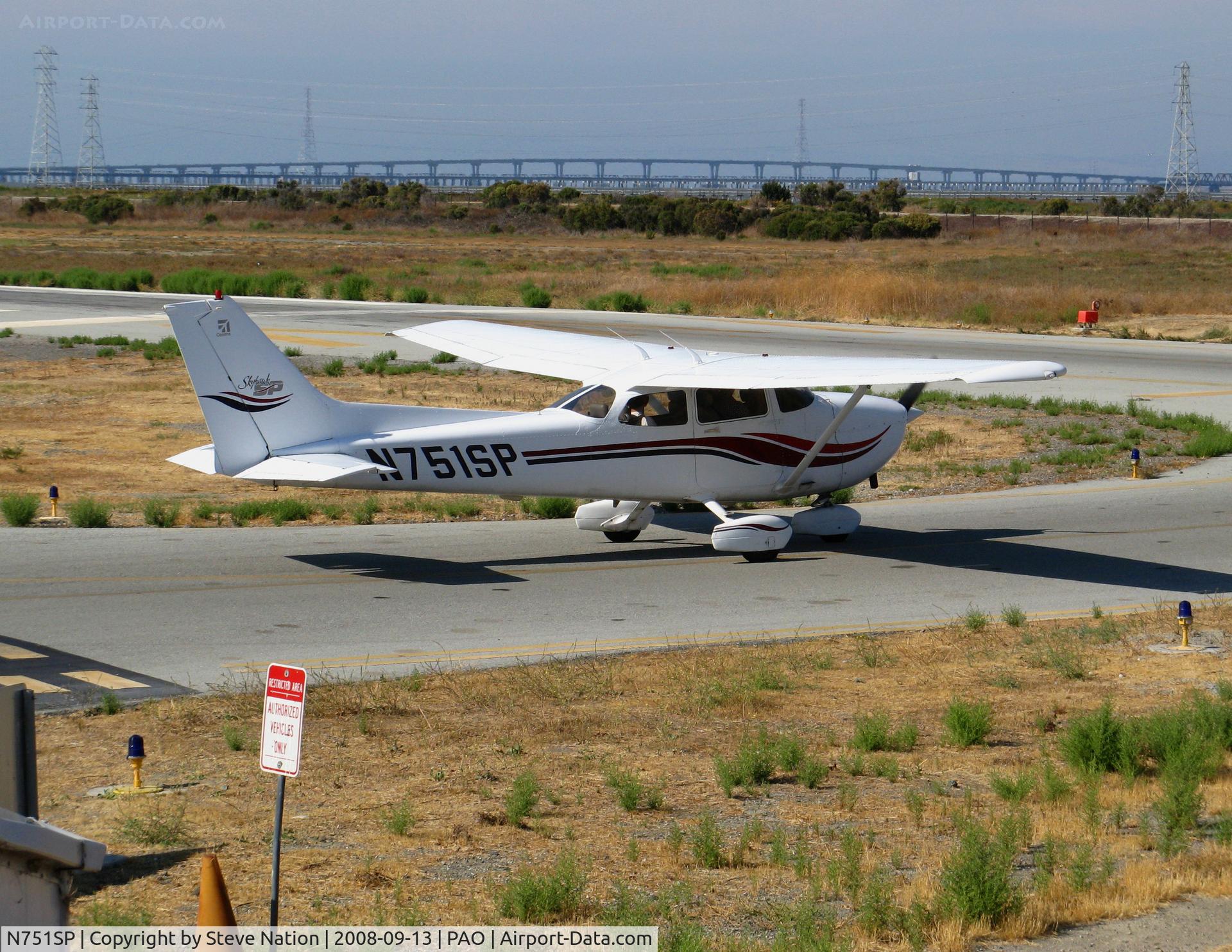 N751SP, 2000 Cessna 172S C/N 172S8684, 2000 Cessna 172S taxying @ Palo Alto, CA