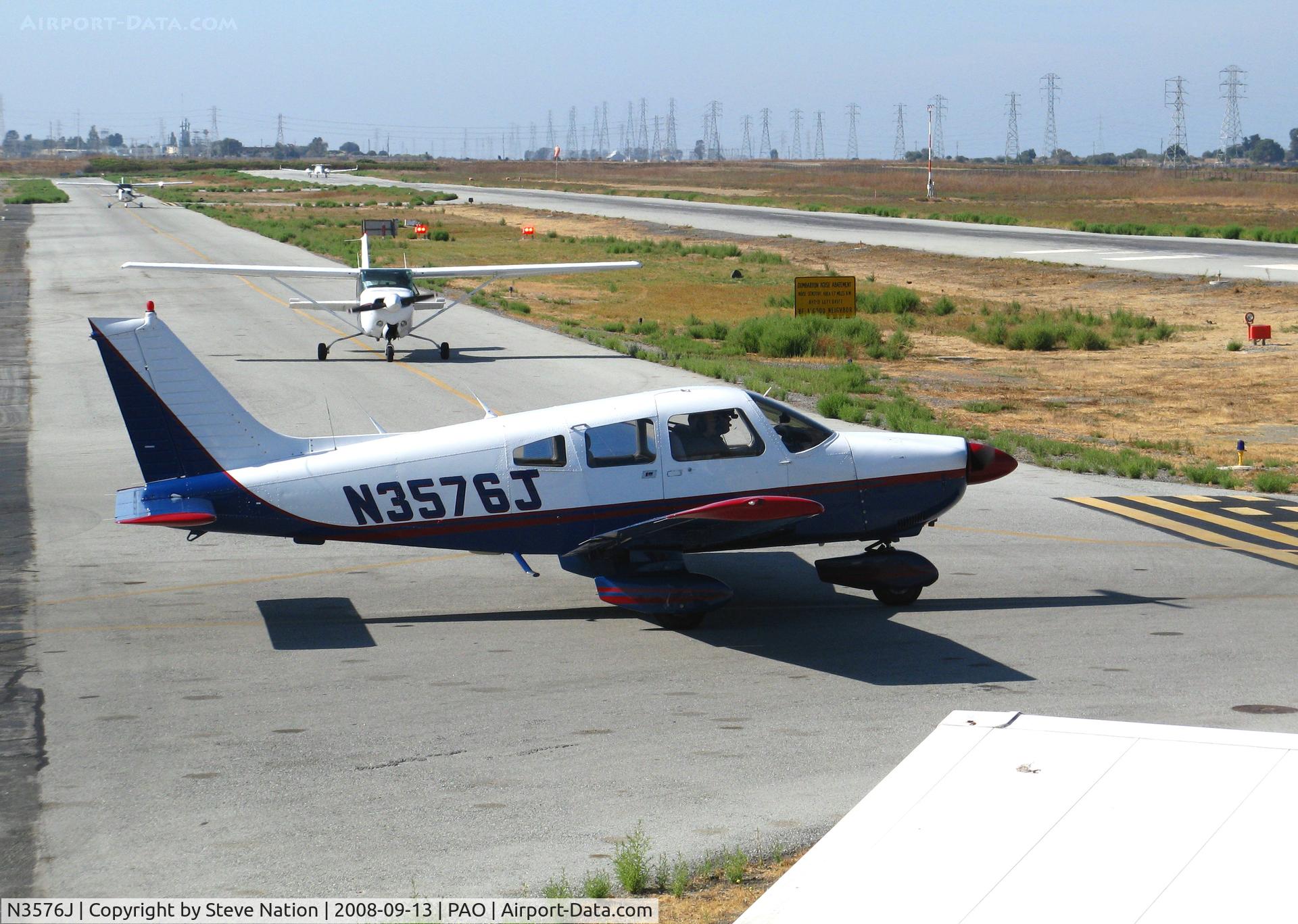 N3576J, 1979 Piper PA-28-181 C/N 28-8090206, 1979 Piper PA-28-181 taxying @ Palo Alto, CA
