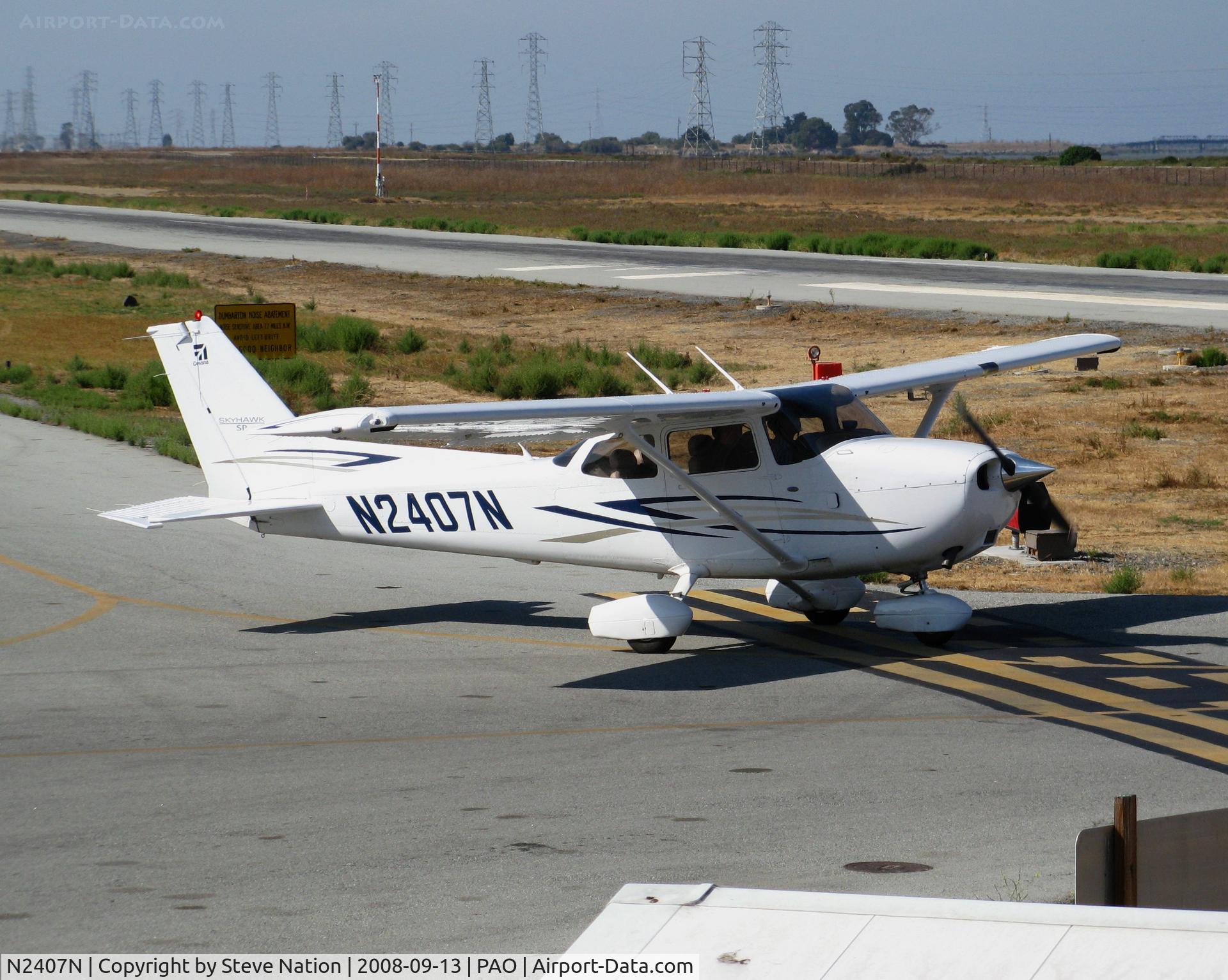 N2407N, 2007 Cessna 172S C/N 172S10550, 2007 Cessna 172S taxying @ Palo Alto, CA