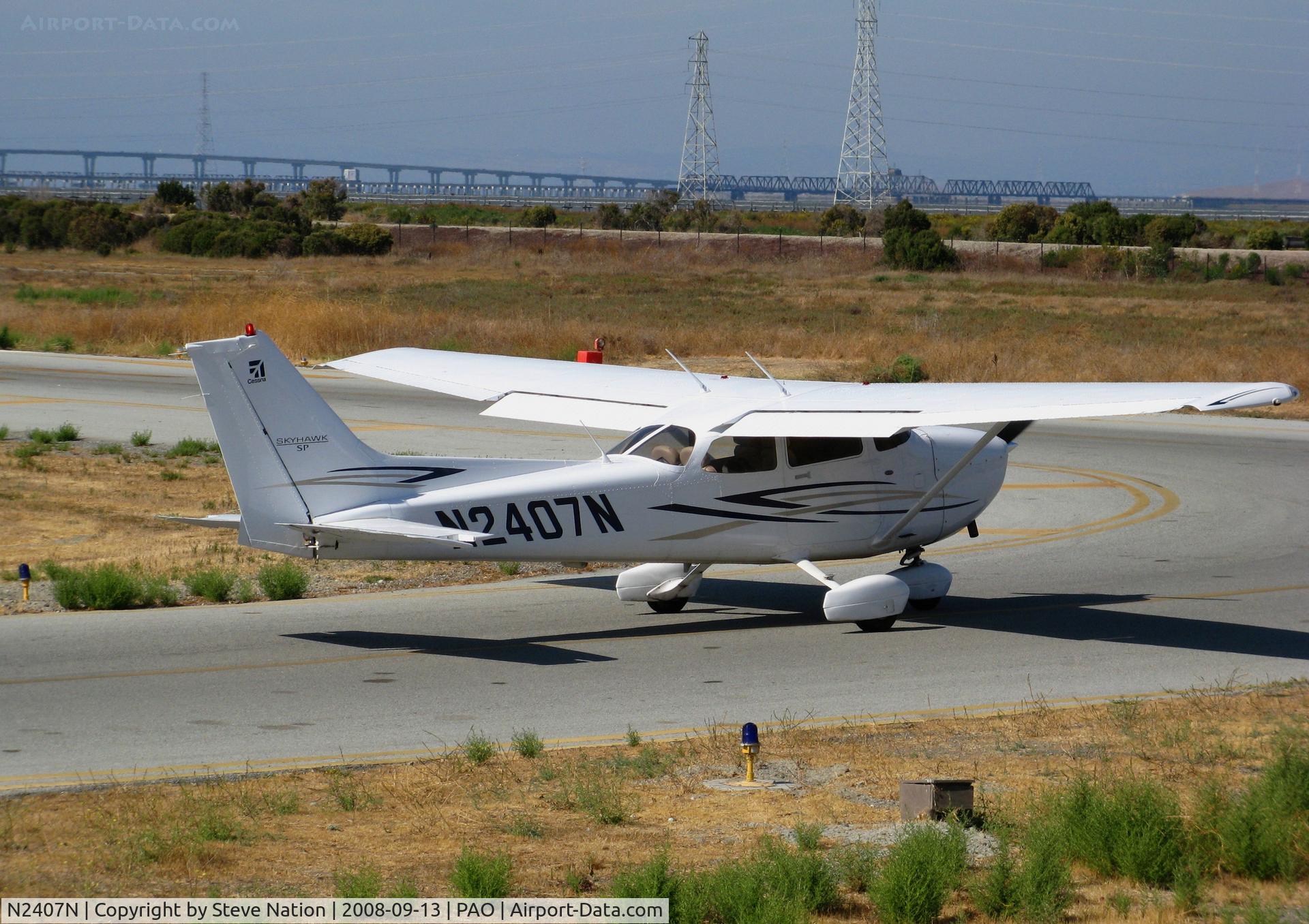 N2407N, 2007 Cessna 172S C/N 172S10550, 2007 Cessna 172S taxying @ Palo Alto, CA