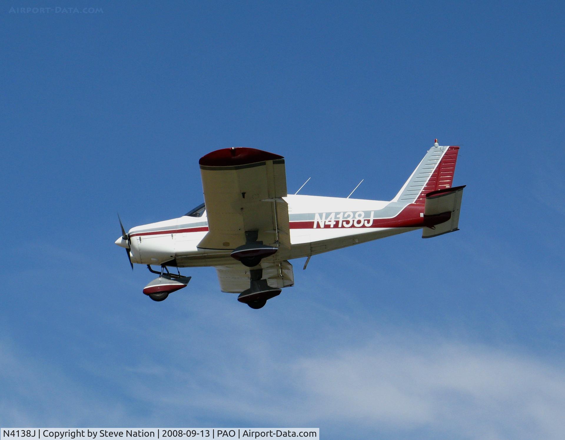 N4138J, 1966 Piper PA-28-140 C/N 28-22461, 1966 Piper PA-28-140 landing @ Palo Alto, CA