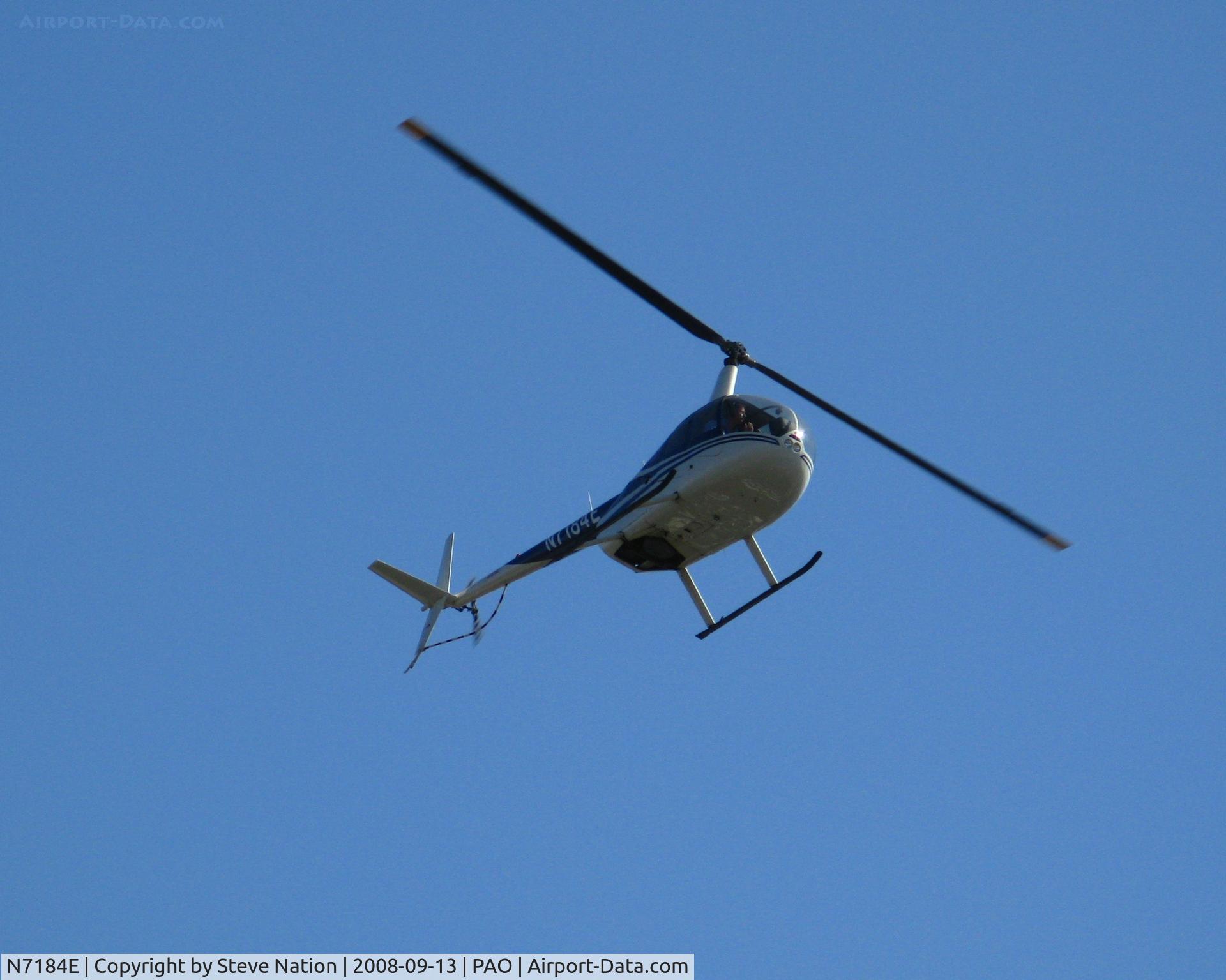 N7184E, 2000 Robinson R44 Astro C/N 0744, 2000 Robinson Helicopter R44 leaving Palo Alto, CA
