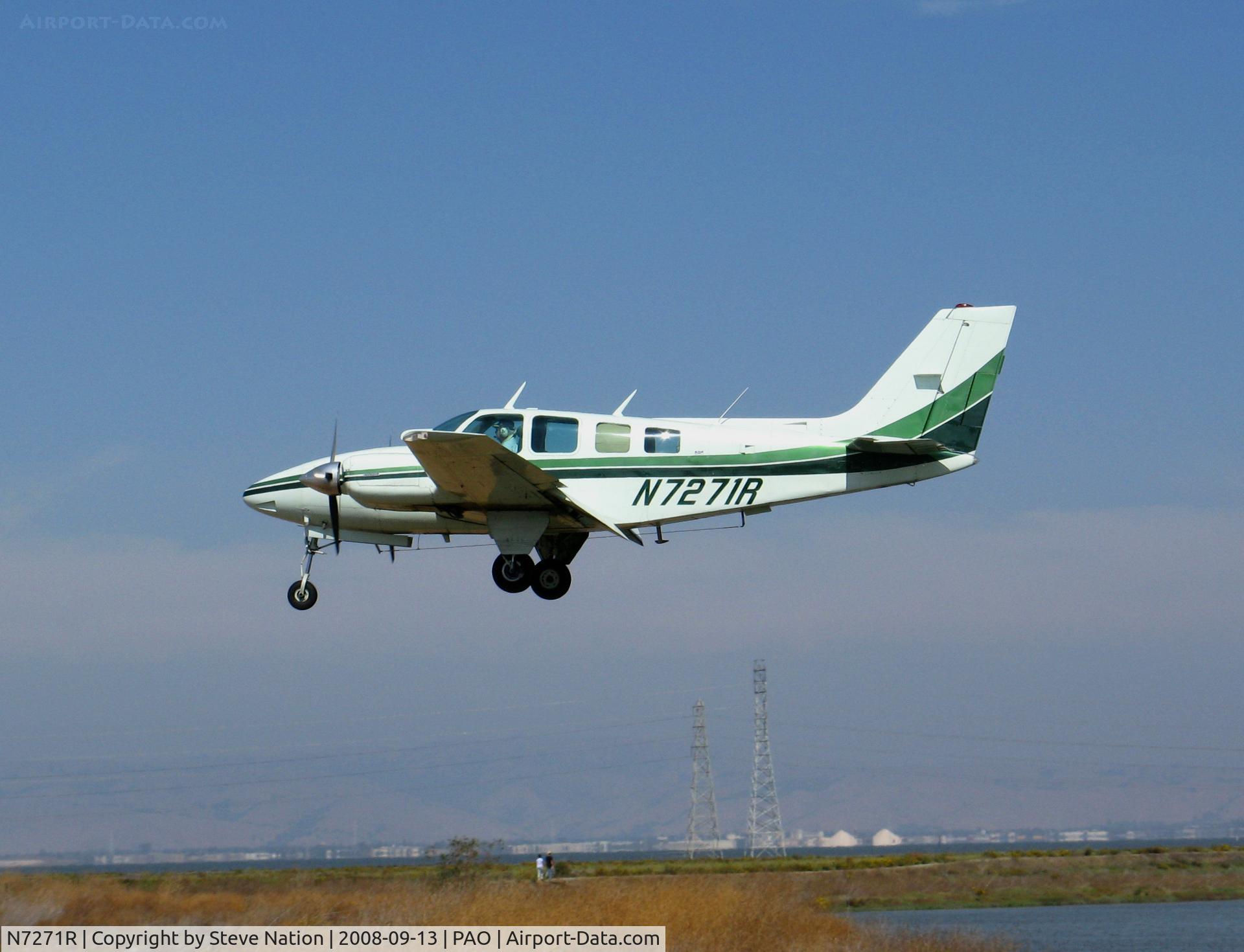 N7271R, 1975 Beech 58 Baron C/N TH-584, 1975 Beech 58 landing @ Palo Alto, CA