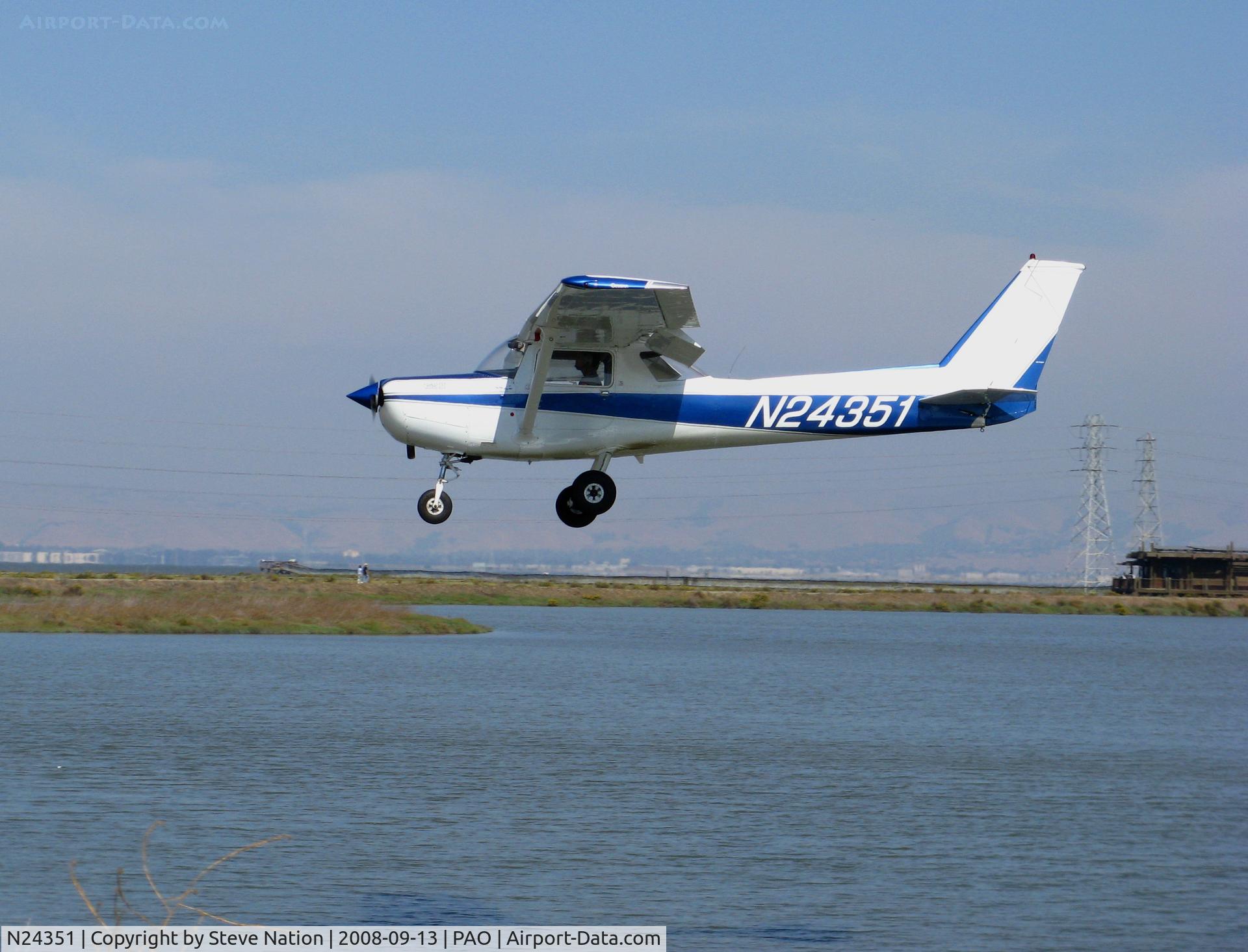 N24351, 1977 Cessna 152 C/N 15280230, 1977 Cessna 152 landing @ Palo Alto, CA