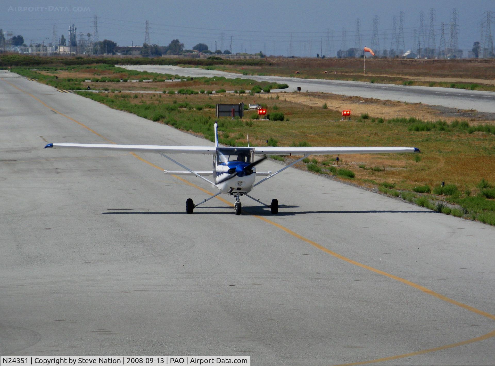 N24351, 1977 Cessna 152 C/N 15280230, 1977 Cessna 152 taxying @ Palo Alto, CA