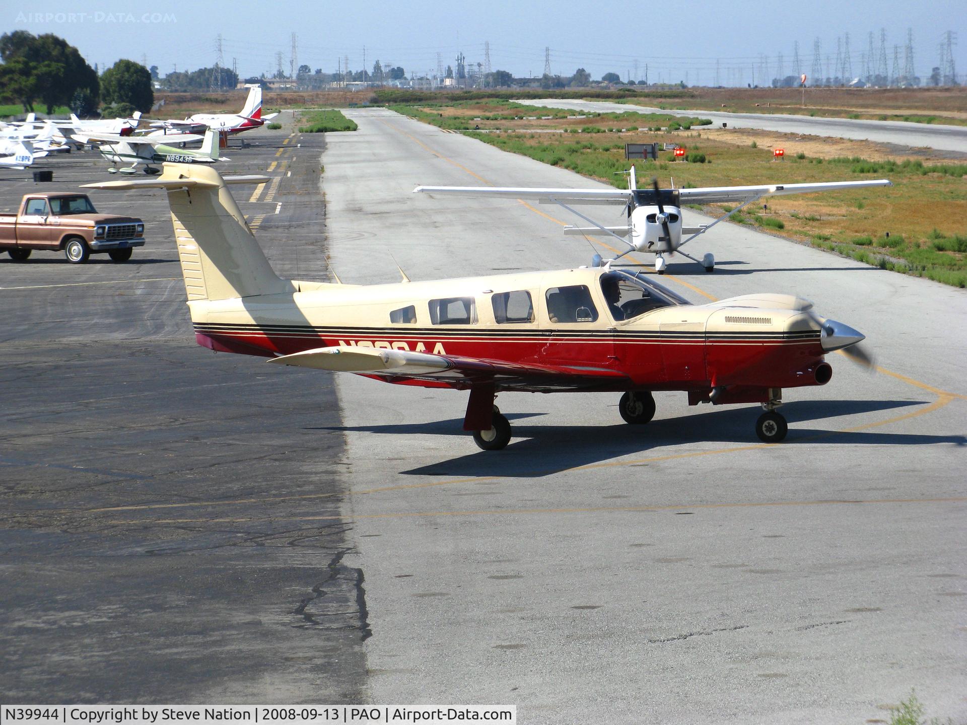 N39944, 1978 Piper PA-32RT-300T Turbo Lance II C/N 32R-7887171, 1978 Piper PA-32RT-300T crossing taxiway @ Palo Alto, CA